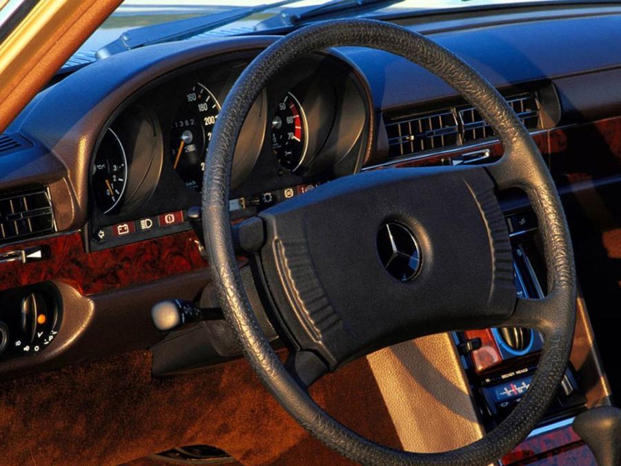  Mercedes-Benz S-Class 1972 года  (фото 23 из 36)